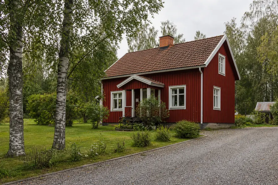 Illustration av boendemiljön kring Avesta — inte en specifik bostad