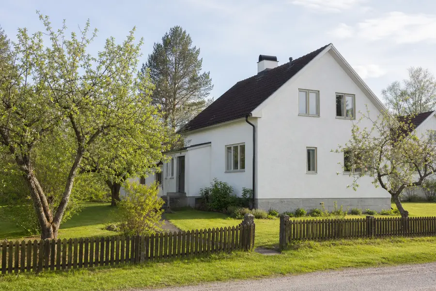 Illustration av boendemiljön kring Skogsbo — inte en specifik bostad